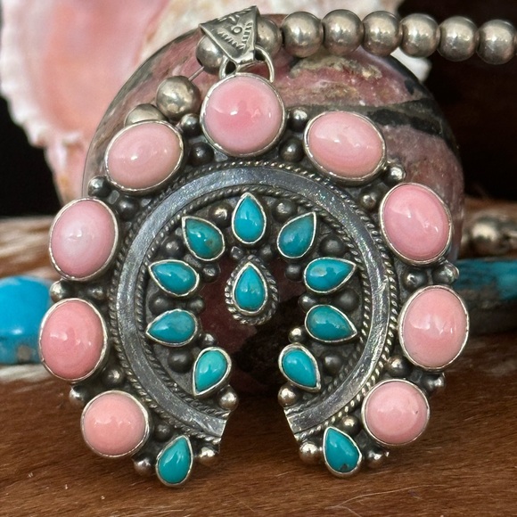 Pink conch turquoise statement naja sterling silver pendant - Picture 4 of 6